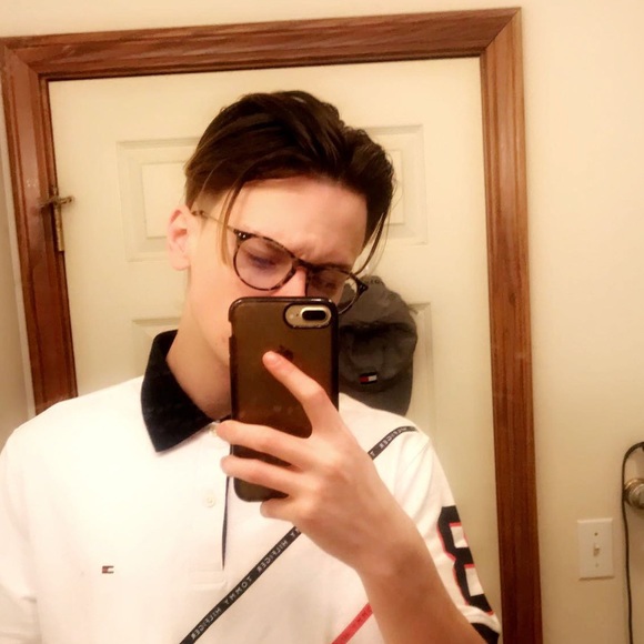 Selling expensive clothing only - Picture 2 of 4